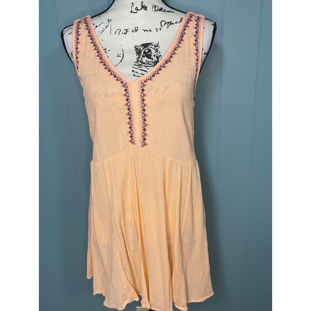 Torid Babydoll gauze embrioidered tank top 1 Peach Excellent Smocked Boho V-Neck